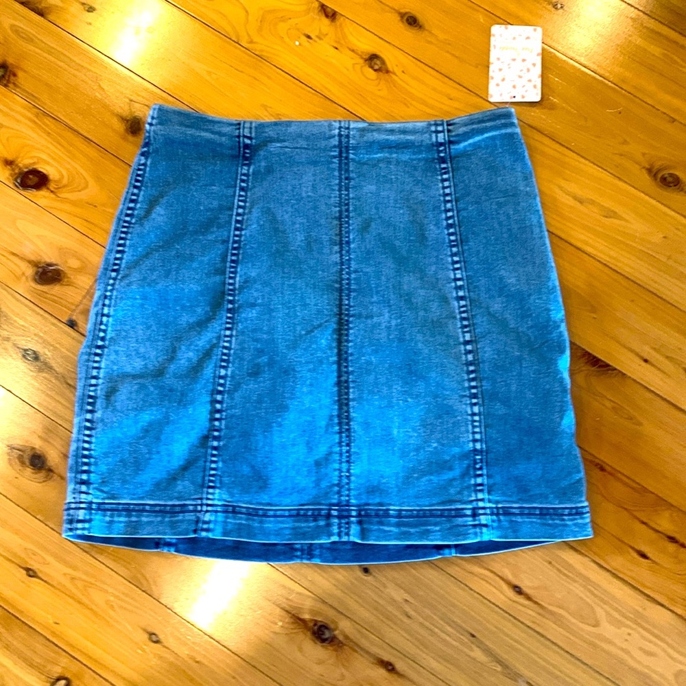 Women’s jean skirt Free People NWT size 10 soft fabric zipper in the back